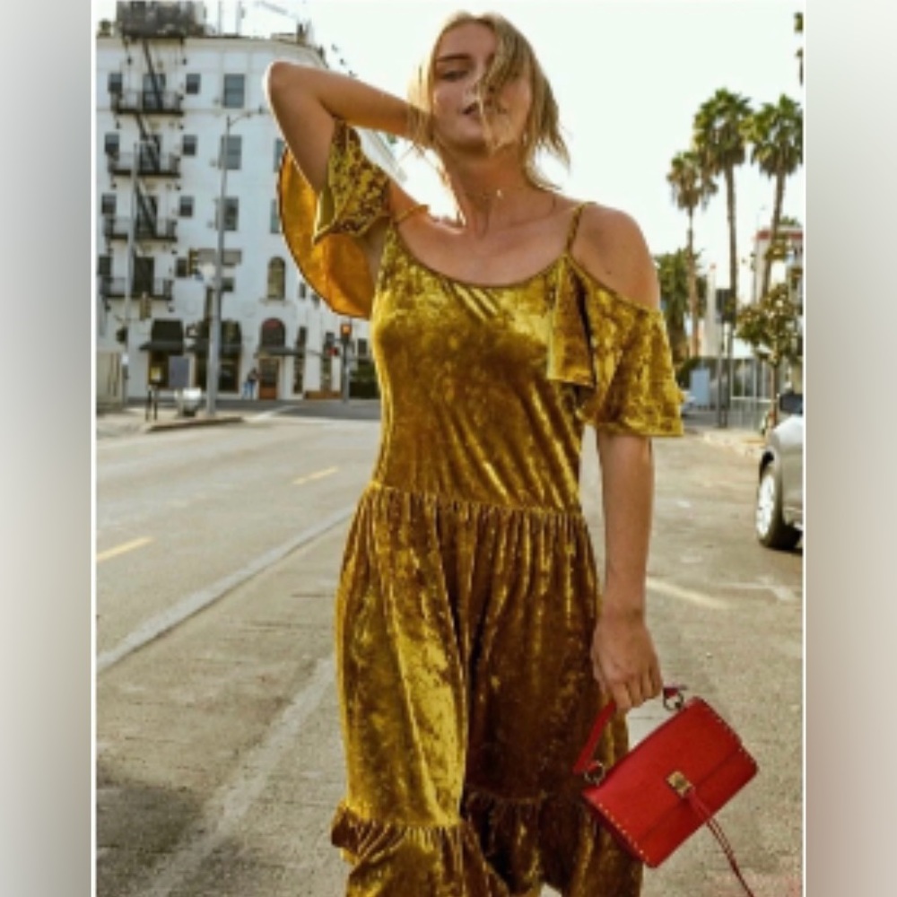 NWT REBECCA MINKOFF COLD-SHOULDER VELVET MIDI DRESS Size: XS
